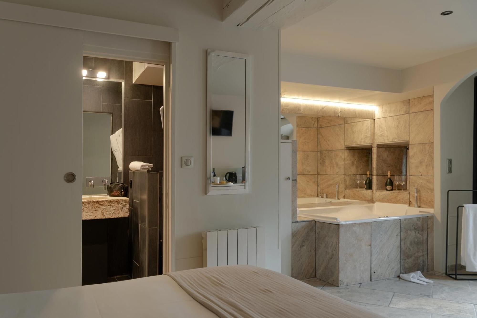Hotel Mihotel Le Gourguillon 2*